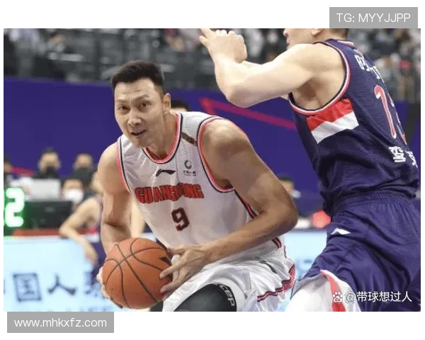 七年前的今天广东男篮球星易建联成功突破CBA万分大关庆祝辉煌成就