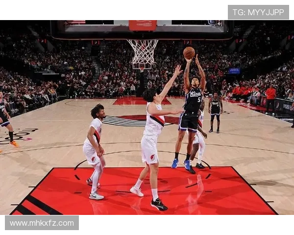 里斯压哨三分绝杀全场杨瀚森高举庆祝展现强大团队精神